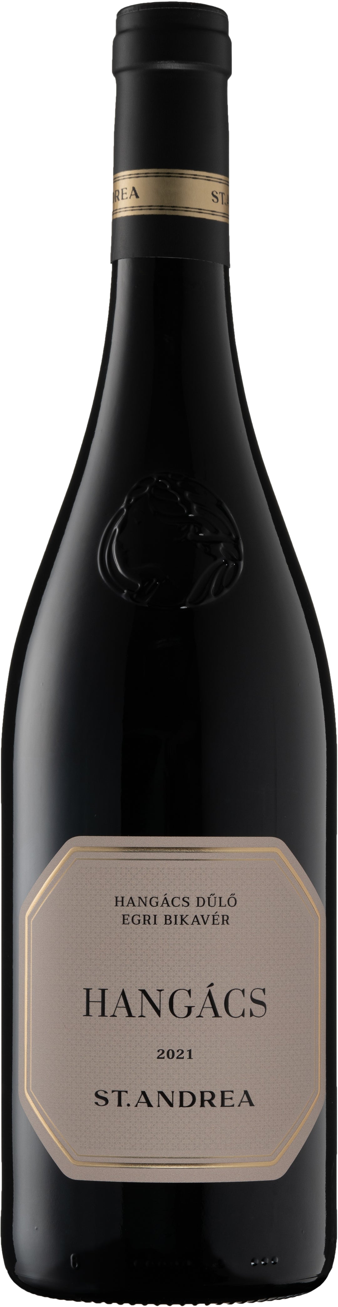 Rode wijn – blend van Kadarka, Pinot Noir, Kékfrankos, Merlot en Cabernet Franc van St. Andrea uit de Hangács-wijngaard in Eger, Hongarije, fles