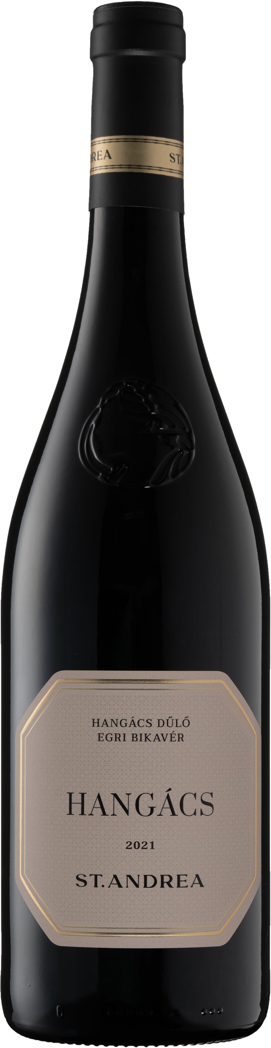 Rode wijn – blend van Kadarka, Pinot Noir, Kékfrankos, Merlot en Cabernet Franc van St. Andrea uit de Hangács-wijngaard in Eger, Hongarije, fles